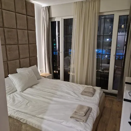 Emilia Romana Boutique - Quiet Modern Luxury Sunny Apartment *