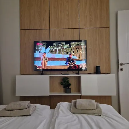 Emilia Romana Boutique - Quiet Modern Luxury Sunny Apartment *
