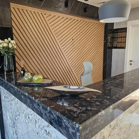 Apartment Emilia Romana Boutique - Quiet Modern Luxury Sunny