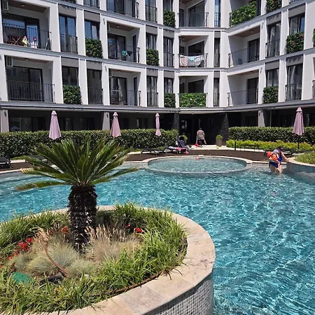 Emilia Romana Boutique - Quiet Modern Luxury Sunny Apartment