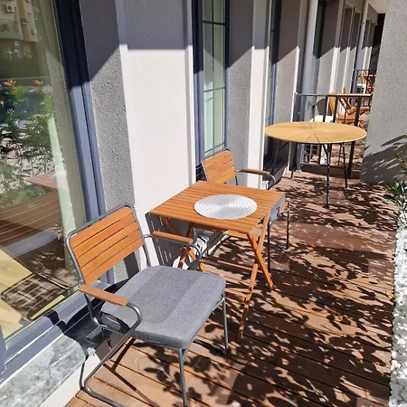 Emilia Romana Boutique - Quiet Modern Luxury Sunny Apartment *