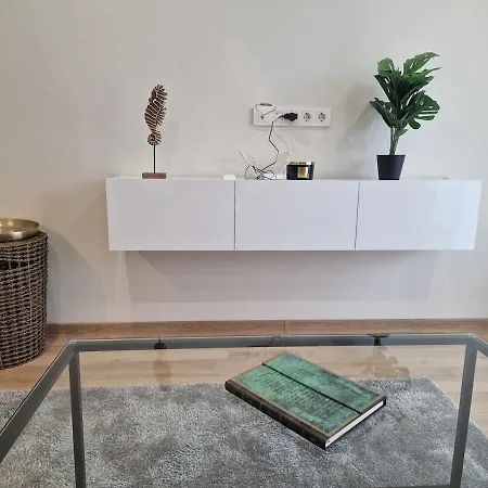 Emilia Romana Boutique - Quiet Modern Luxury Sunny * Slantschew brjag