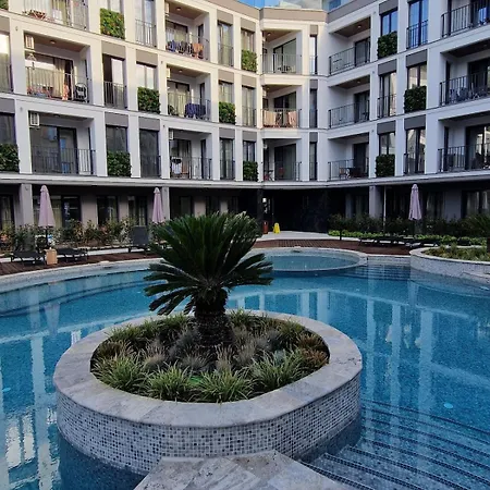 Emilia Romana Boutique - Quiet Modern Luxury Sunny Apartment