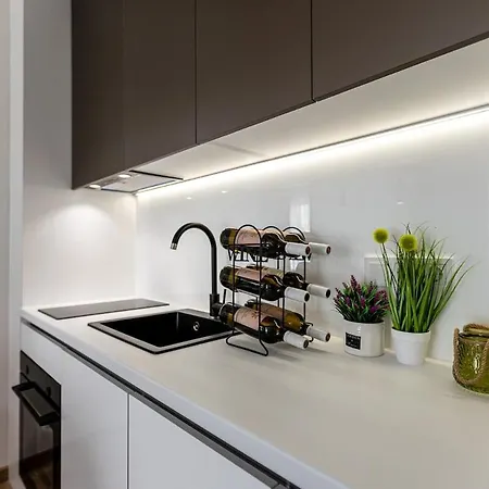 Emilia Romana Boutique - Quiet Modern Luxury Sunny Apartment Slantschew brjag